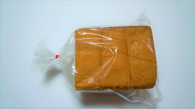 タカキベーカリーの『テストベイク食パン』（税抜150円）